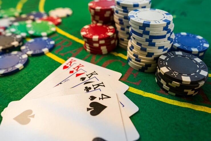 indowin88 mobile app showing Dragon Tiger Live table with betting interface
